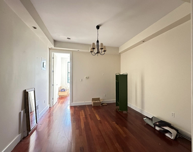Jefferson Street , Knickerbocker Ave - Photo Thumbnail 2