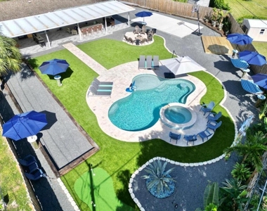 270 Nw 36th Street - Photo Thumbnail 5