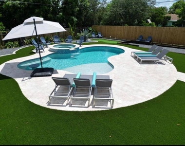 270 Nw 36th Street - Photo Thumbnail 2