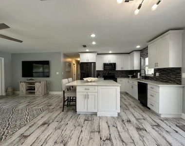 270 Nw 36th Street - Photo Thumbnail 56