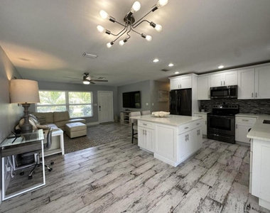 270 Nw 36th Street - Photo Thumbnail 55