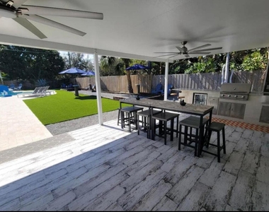 270 Nw 36th Street - Photo Thumbnail 21