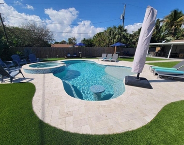 270 Nw 36th Street - Photo Thumbnail 9