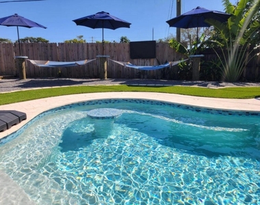 270 Nw 36th Street - Photo Thumbnail 10