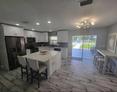 270 Nw 36th Street - Photo Thumbnail 58