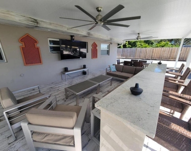 270 Nw 36th Street - Photo Thumbnail 27