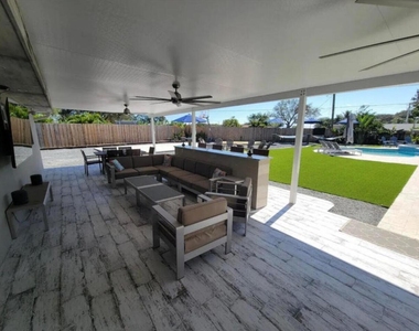 270 Nw 36th Street - Photo Thumbnail 23