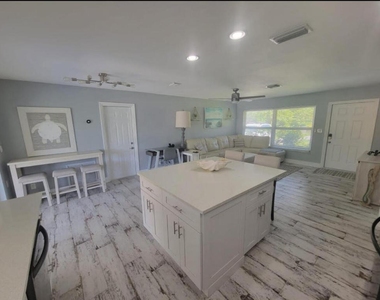270 Nw 36th Street - Photo Thumbnail 57