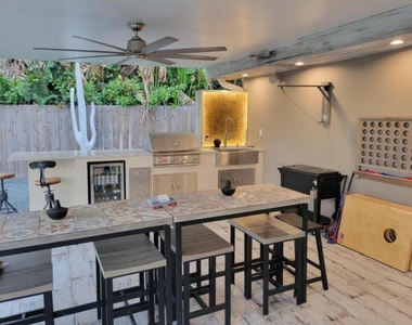 270 Nw 36th Street - Photo Thumbnail 20
