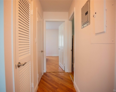 521 W Broadway - Photo Thumbnail 13