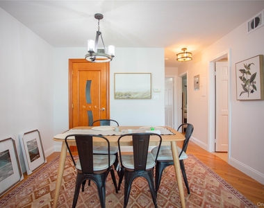 521 W Broadway - Photo Thumbnail 4