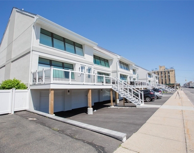 521 W Broadway - Photo Thumbnail 1