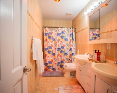 521 W Broadway - Photo Thumbnail 12