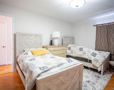 521 W Broadway - Photo Thumbnail 14