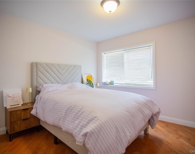 521 W Broadway - Photo Thumbnail 15