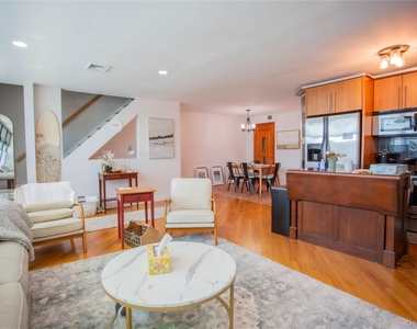 521 W Broadway - Photo Thumbnail 9