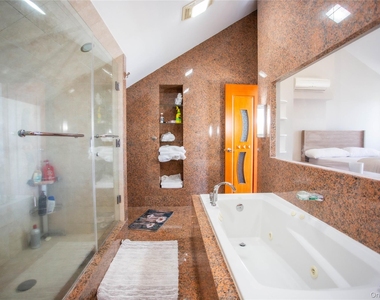 521 W Broadway - Photo Thumbnail 20