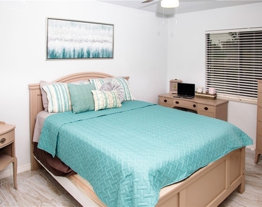 503 Sw 11th Court - Photo Thumbnail 3