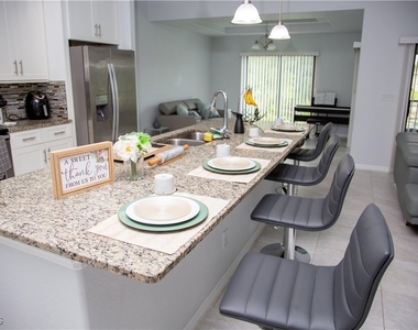 503 Sw 11th Court - Photo Thumbnail 2