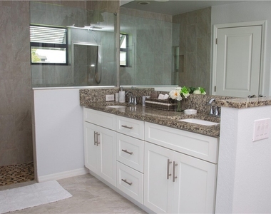 503 Sw 11th Court - Photo Thumbnail 4