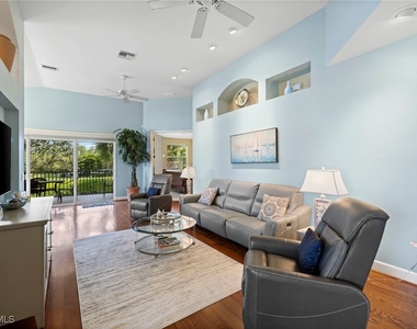 6840 Ascot Drive - Photo Thumbnail 4