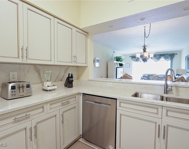3250 Cypress Glen Way - Photo Thumbnail 7