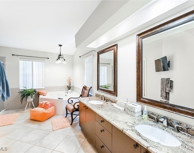 589 Lambton Lane - Photo Thumbnail 13
