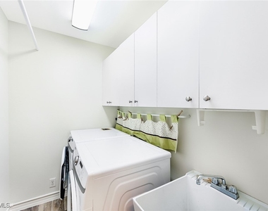 589 Lambton Lane - Photo Thumbnail 17