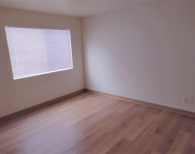 450 J St - Photo Thumbnail 5