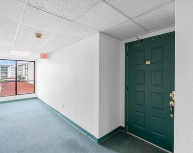 2830 S Bartell Drive - Photo Thumbnail 10
