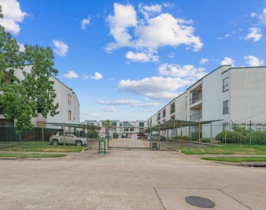 2830 S Bartell Drive - Photo Thumbnail 11