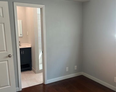 2812 Live Oak Street - Photo Thumbnail 1