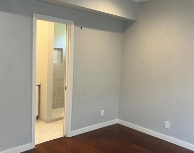 2812 Live Oak Street - Photo Thumbnail 2