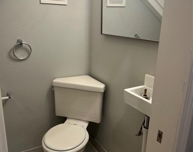 2812 Live Oak Street - Photo Thumbnail 5