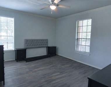 2255 Braeswood Park Drive - Photo Thumbnail 7
