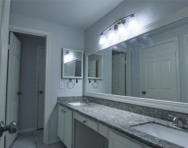 2255 Braeswood Park Drive - Photo Thumbnail 9