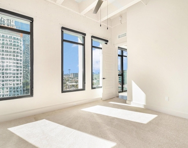 1801 Smith Street - Photo Thumbnail 7