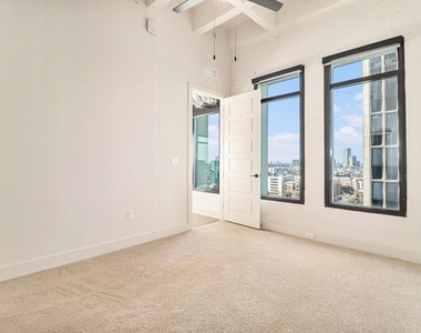 1801 Smith Street - Photo Thumbnail 12