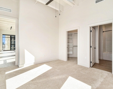 1801 Smith Street - Photo Thumbnail 10