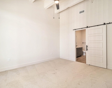 1801 Smith Street - Photo Thumbnail 11