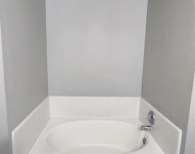 7800 Summer Place Drive - Photo Thumbnail 18