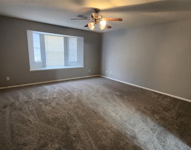 7800 Summer Place Drive - Photo Thumbnail 15
