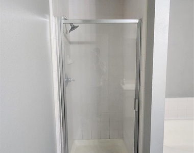 7800 Summer Place Drive - Photo Thumbnail 17