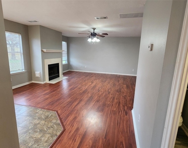 7800 Summer Place Drive - Photo Thumbnail 6