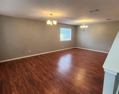 7800 Summer Place Drive - Photo Thumbnail 3