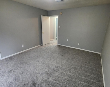 7800 Summer Place Drive - Photo Thumbnail 23