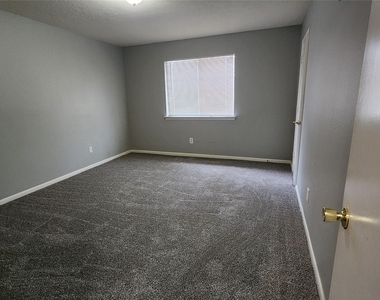 7800 Summer Place Drive - Photo Thumbnail 22