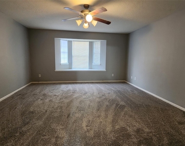7800 Summer Place Drive - Photo Thumbnail 16