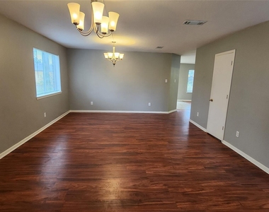 7800 Summer Place Drive - Photo Thumbnail 5