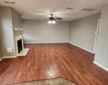 7800 Summer Place Drive - Photo Thumbnail 7